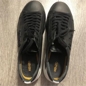 Authentic New Kenzo Leather Black and White Women Sneakers sz 9. (floor model)